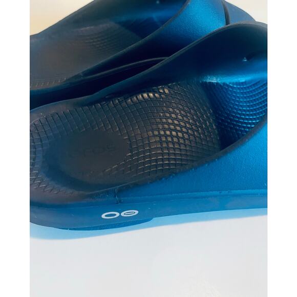 Oofos slides - Picture 2 of 4